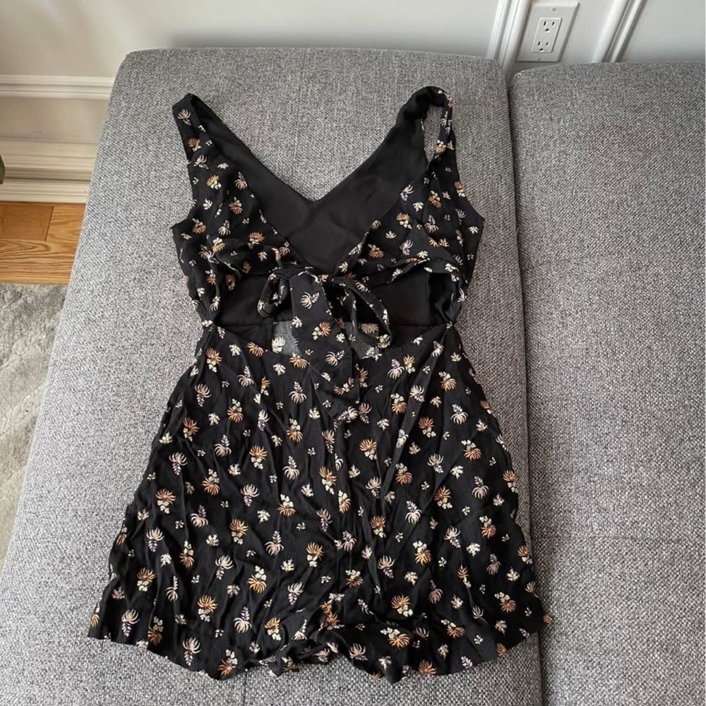 Aritzia Wilfred Black Floral Sleeveless Romper - Picture 5 of 7